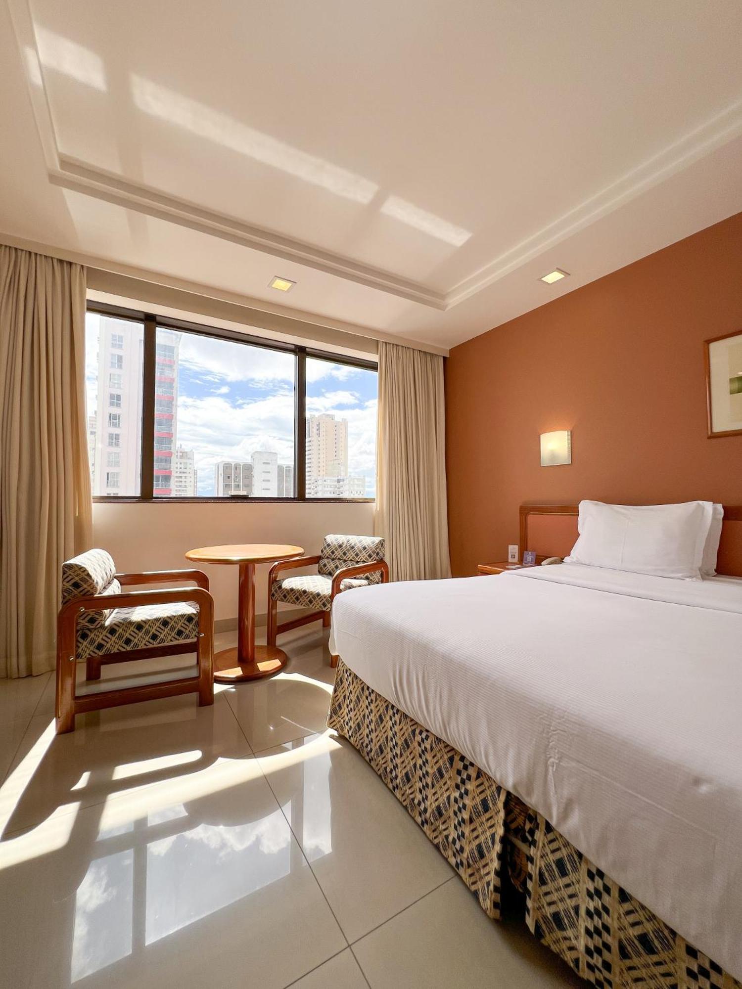 Castro'S Park Hotel Гояния Екстериор снимка